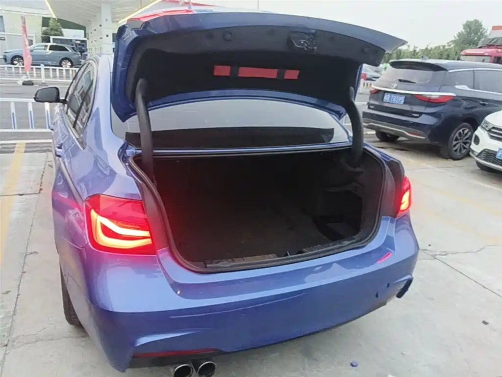BMW 3 Series 2019 — фото 19