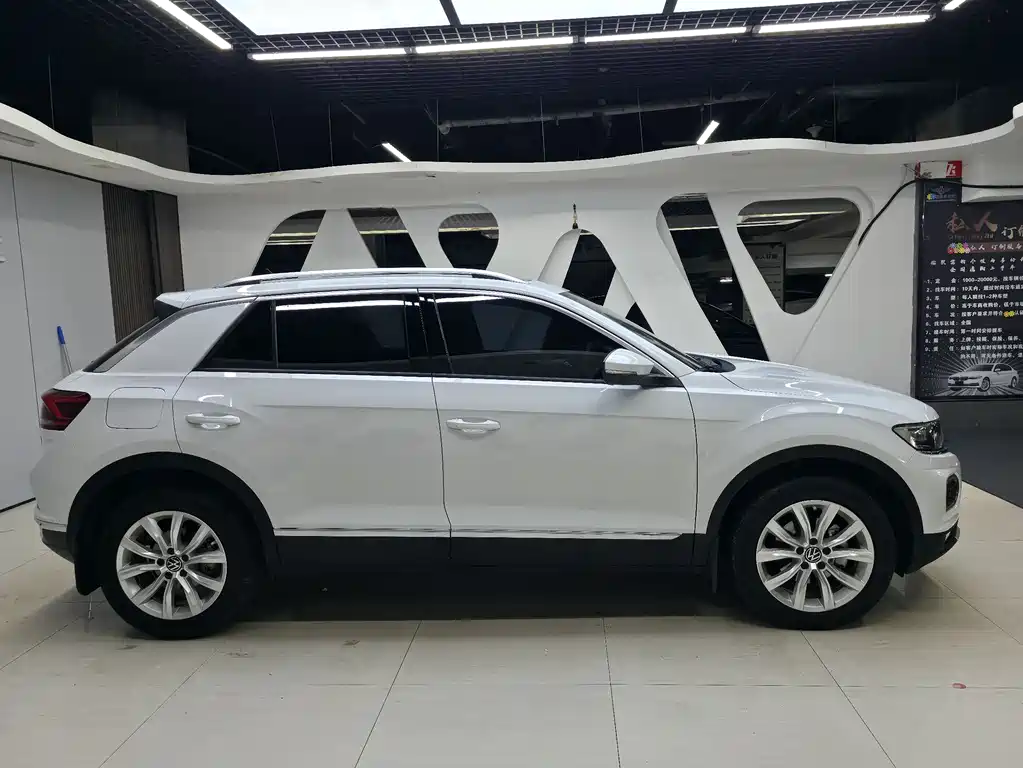 Volkswagen T-Roc 2023 — фото 16