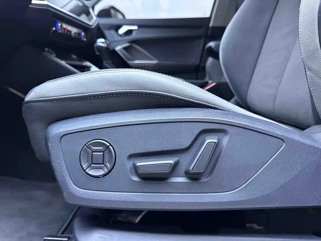 Audi Q3 2023 — фото 12