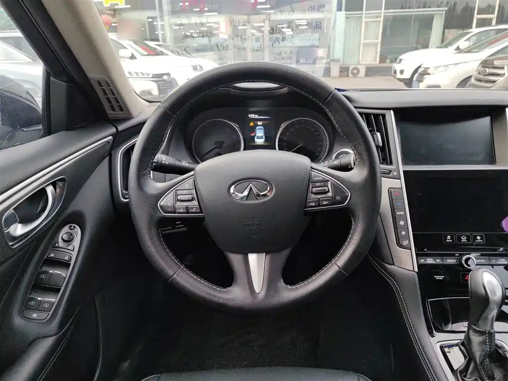 Infiniti Q50L 2017 — фото 17