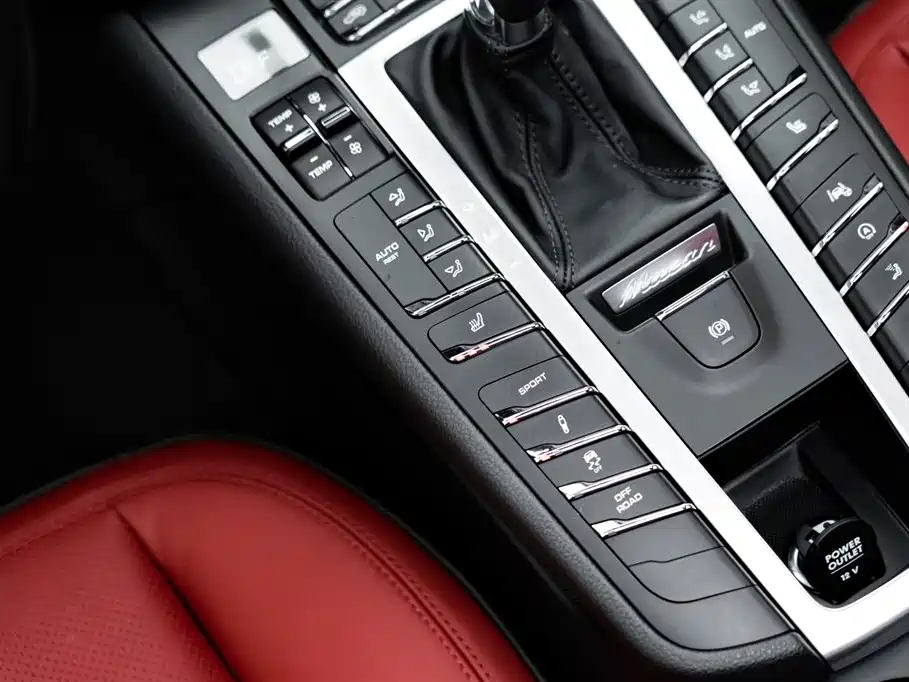 Porsche Macan 2020 — фото 19