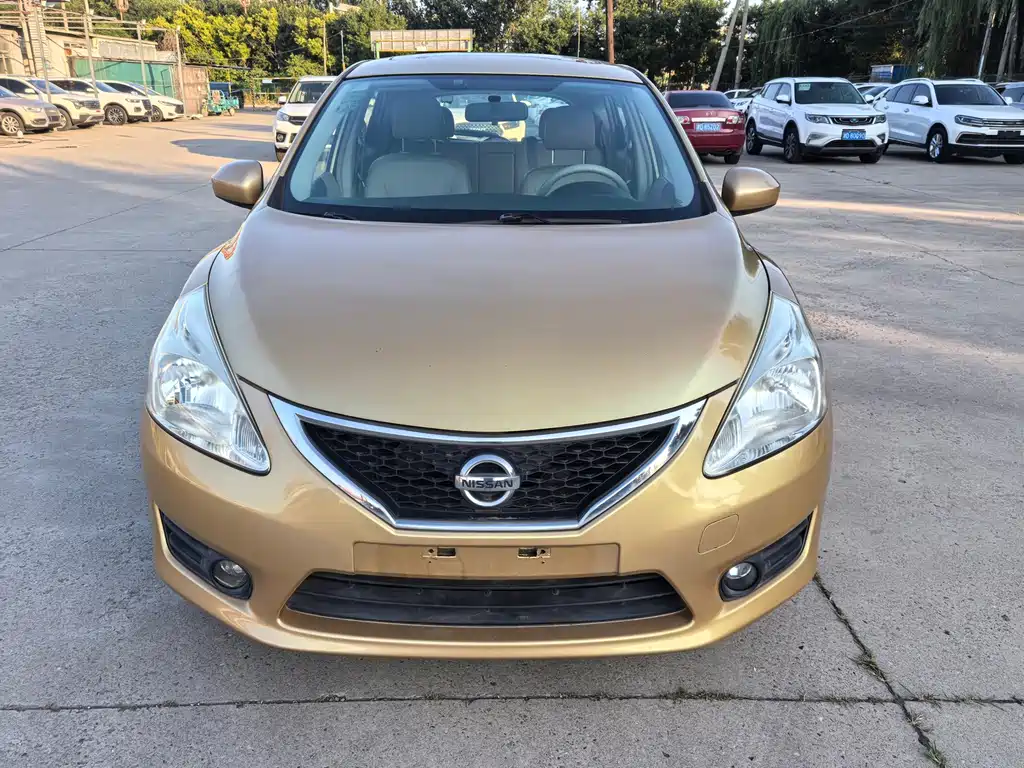 Nissan Tiida 2015