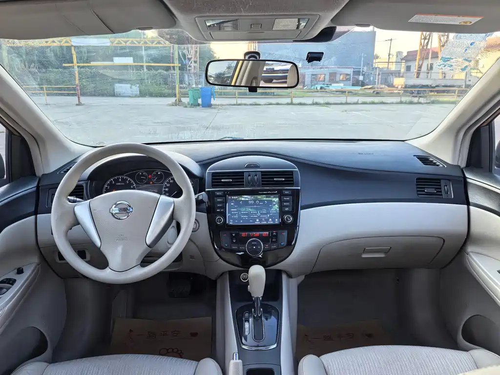 Nissan Tiida 2015 — фото 9