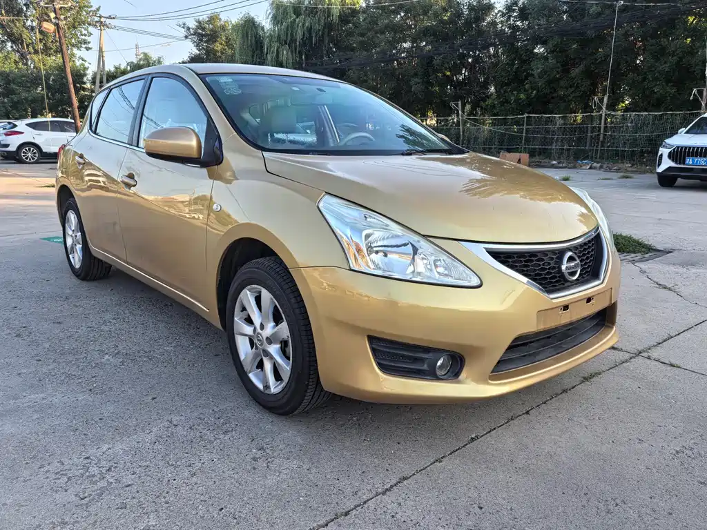Nissan Tiida 2015