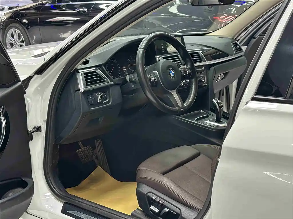 BMW 3 Series 2019 — фото 9