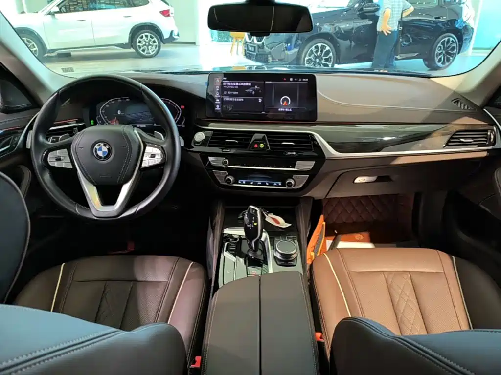BMW 5 Series 2022 — фото 10