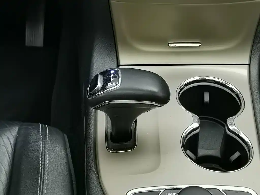 Jeep Grand Cherokee 2014 — фото 13