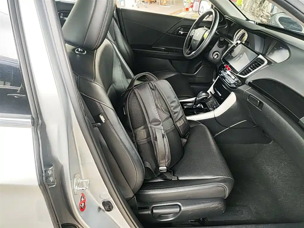 Honda Accord 2017 — фото 25