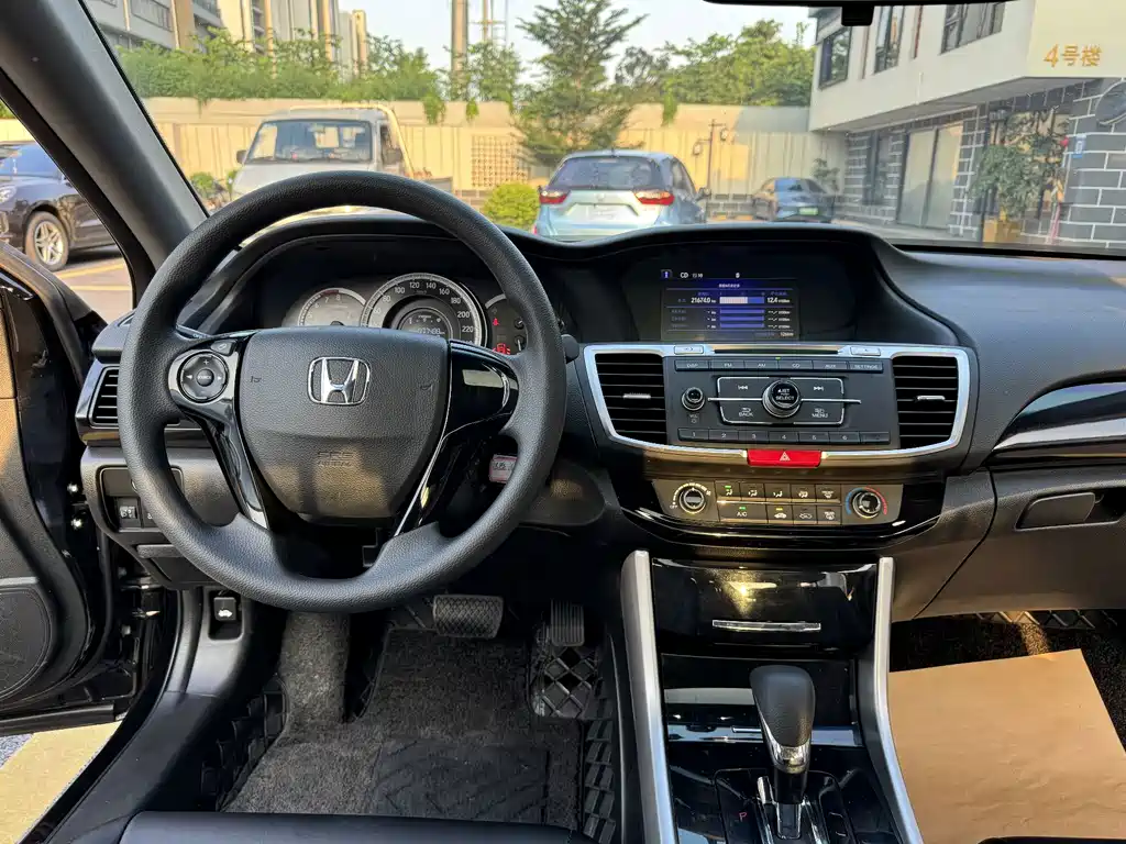 Honda Accord 2018 — фото 15