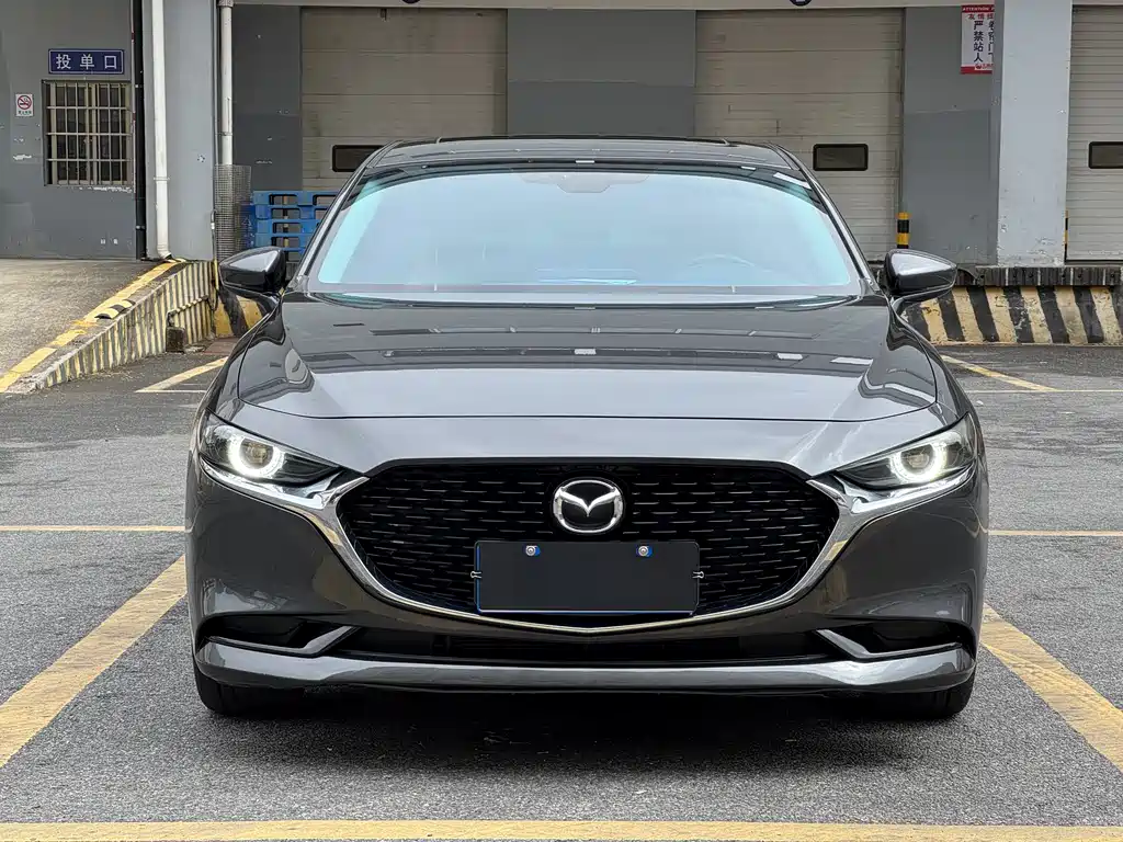 Mazda 3 Axela 2022 — фото 2