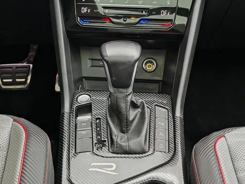 Volkswagen Tiguan L 2023 — фото 13
