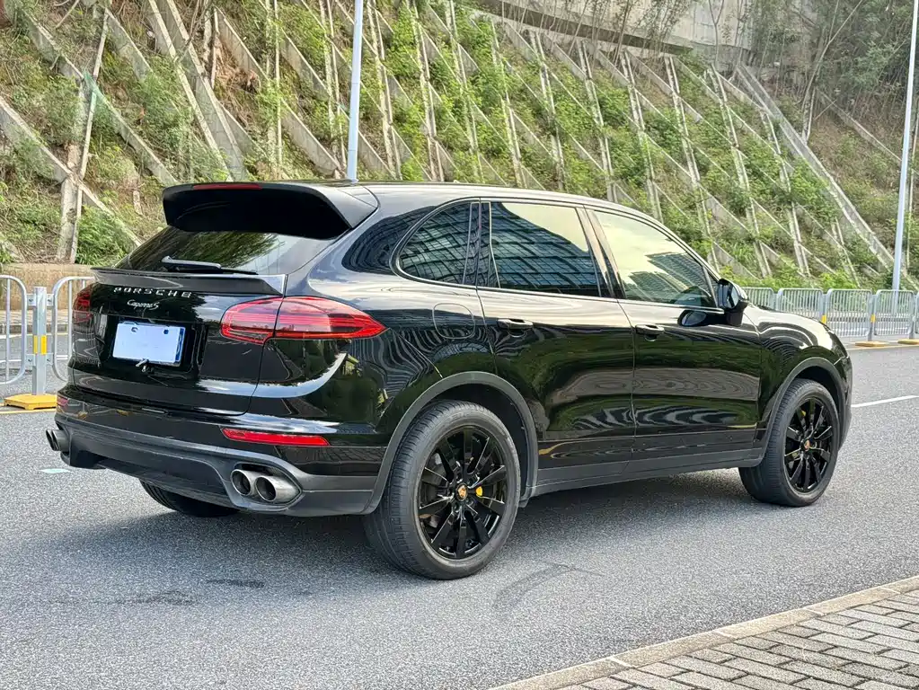 Porsche Cayenne 2015 — фото 17