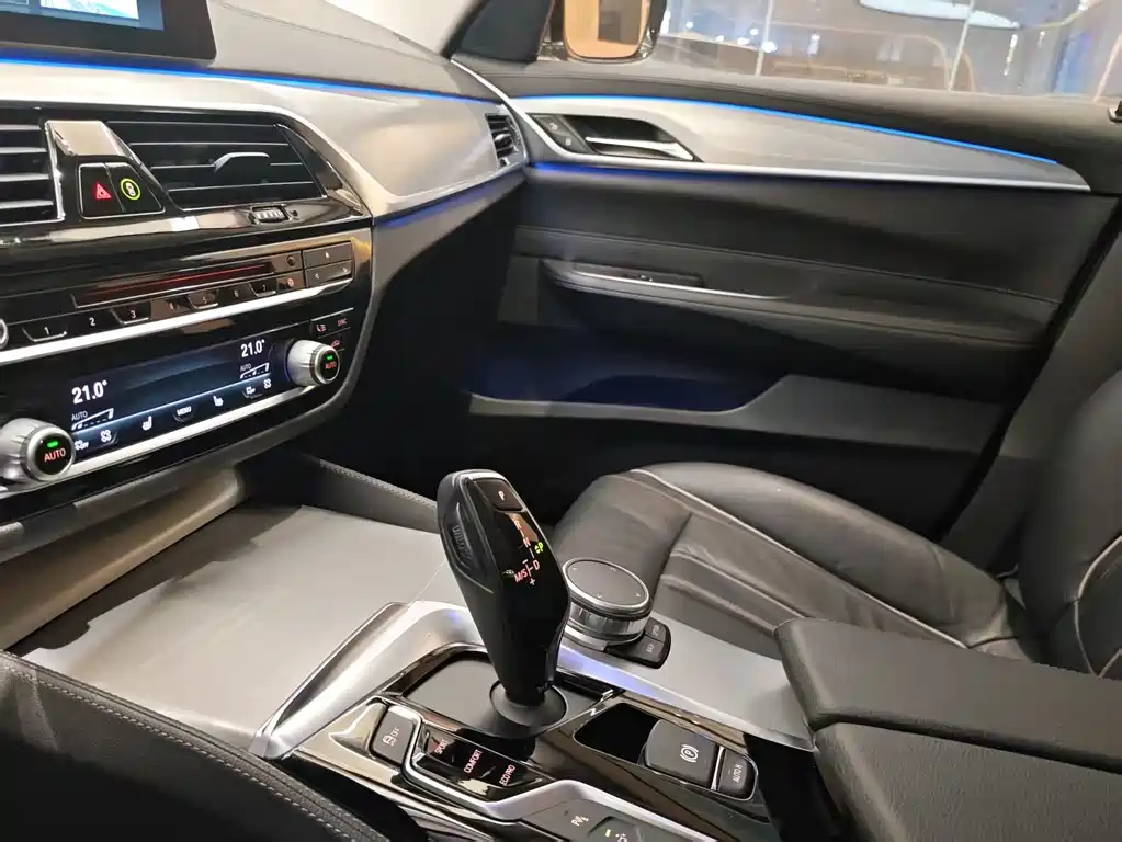 BMW 6 Series GT 2018 — фото 14
