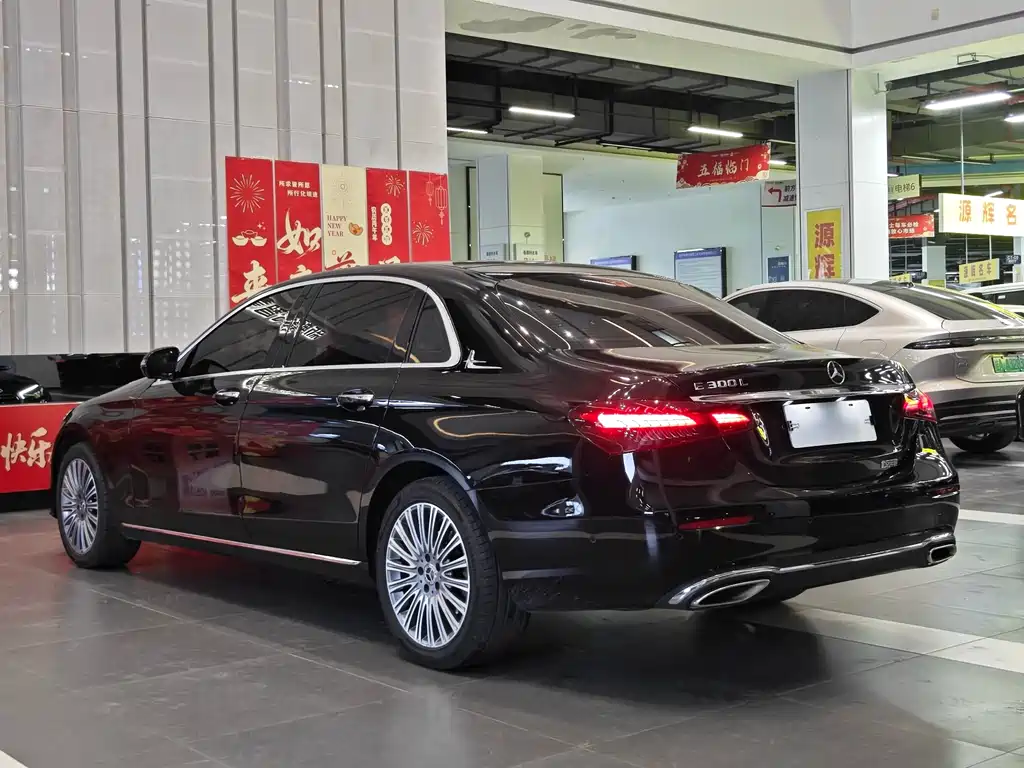Mercedes-Benz E-Class 2023 — фото 6