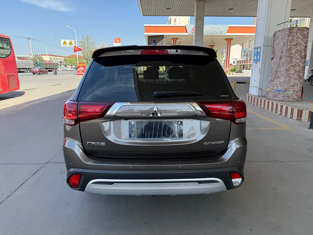 Mitsubishi Outlander 2019 — фото 18