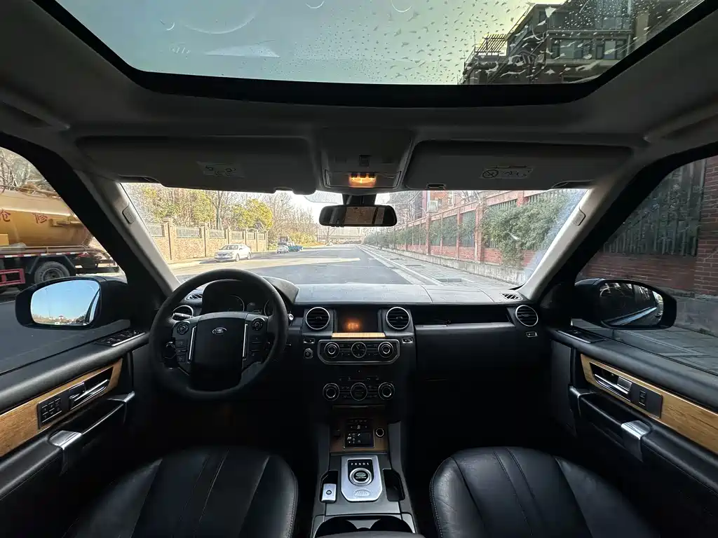 Land Rover Discovery 2014 — фото 12