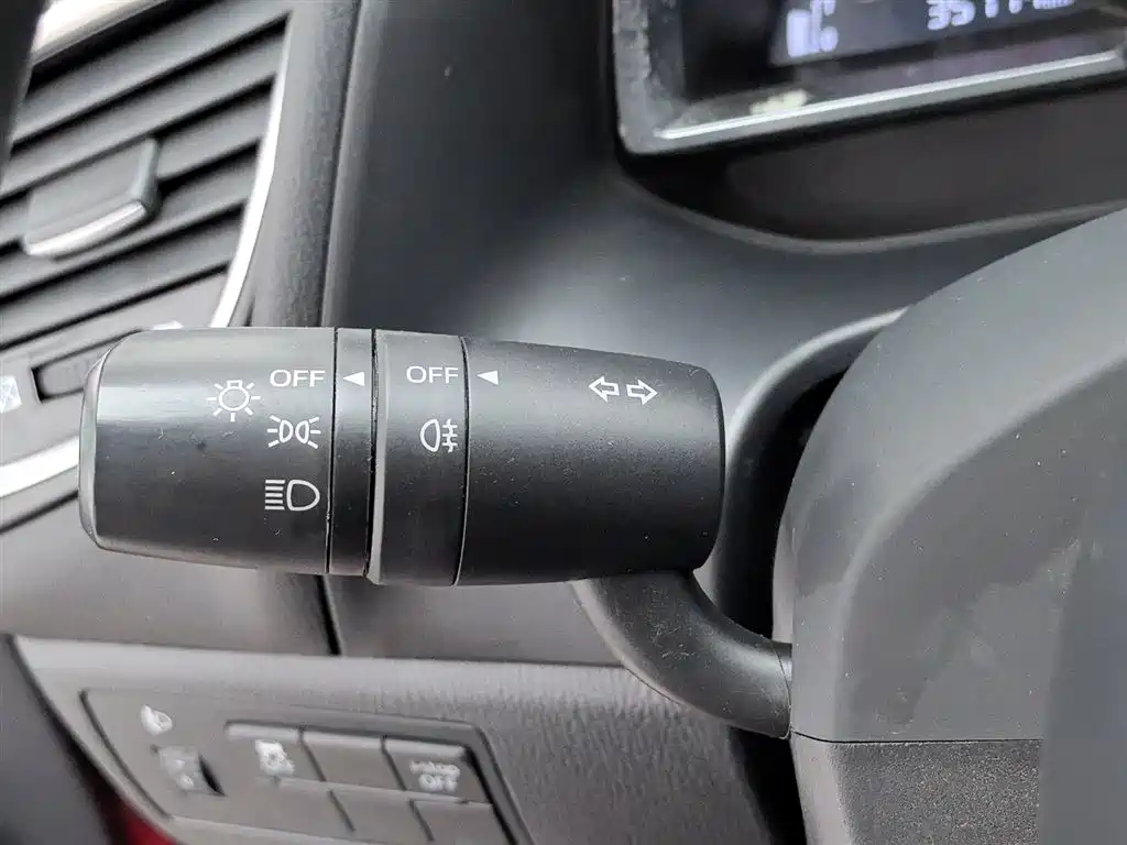 Mazda 3 Axela 2015 — фото 21