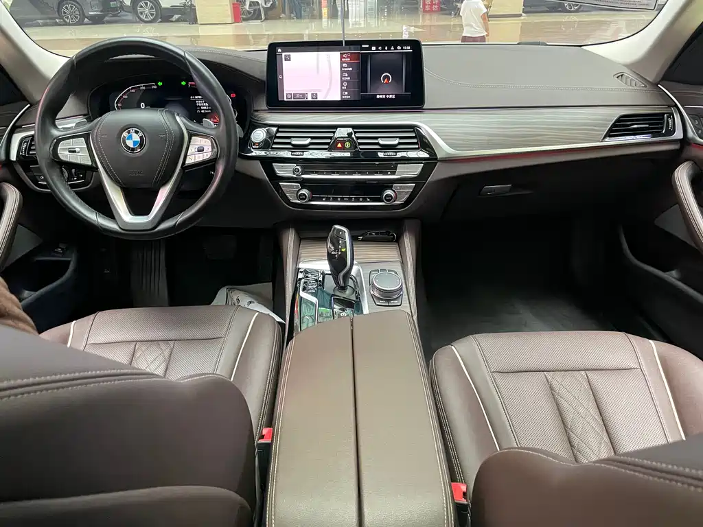 BMW 5 Series 2021 — фото 12