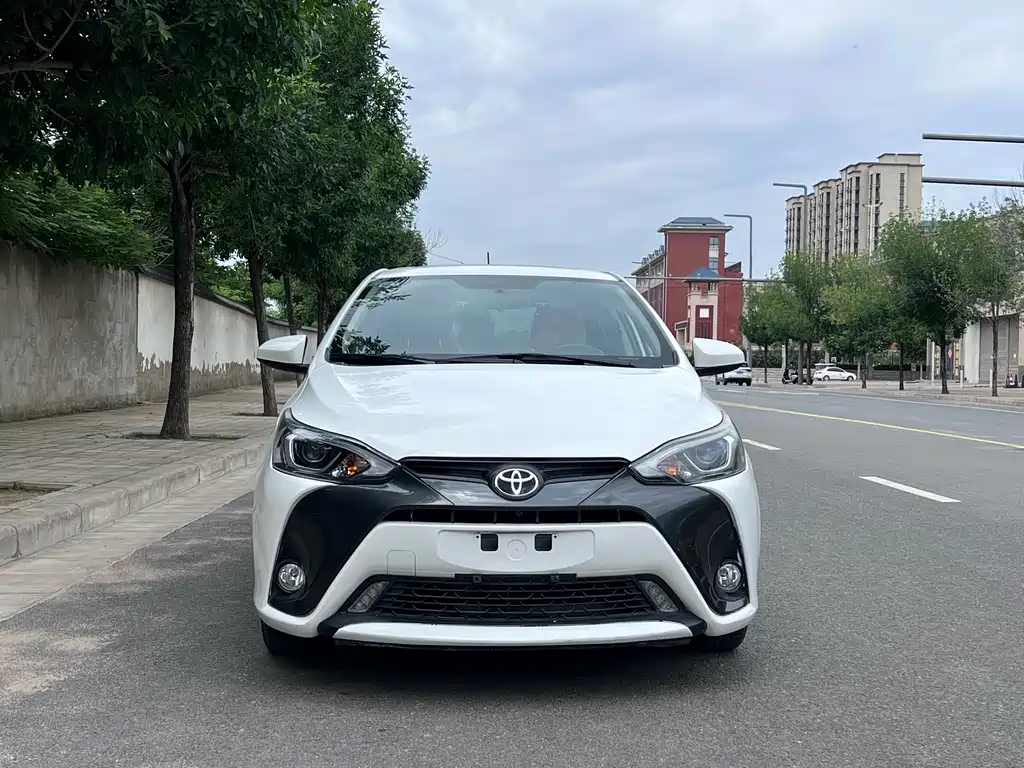 Toyota Yaris L 2017 — фото 2