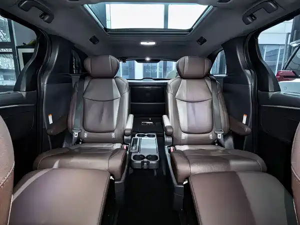 Toyota Granvia 2023