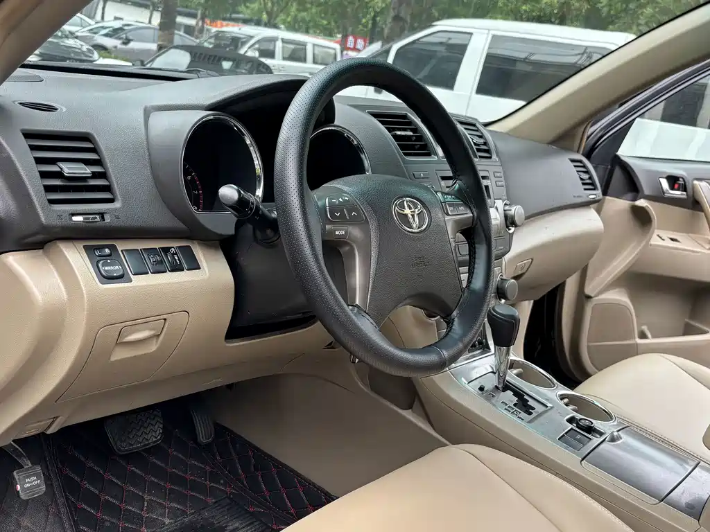 Toyota Highlander 2010 — фото 13