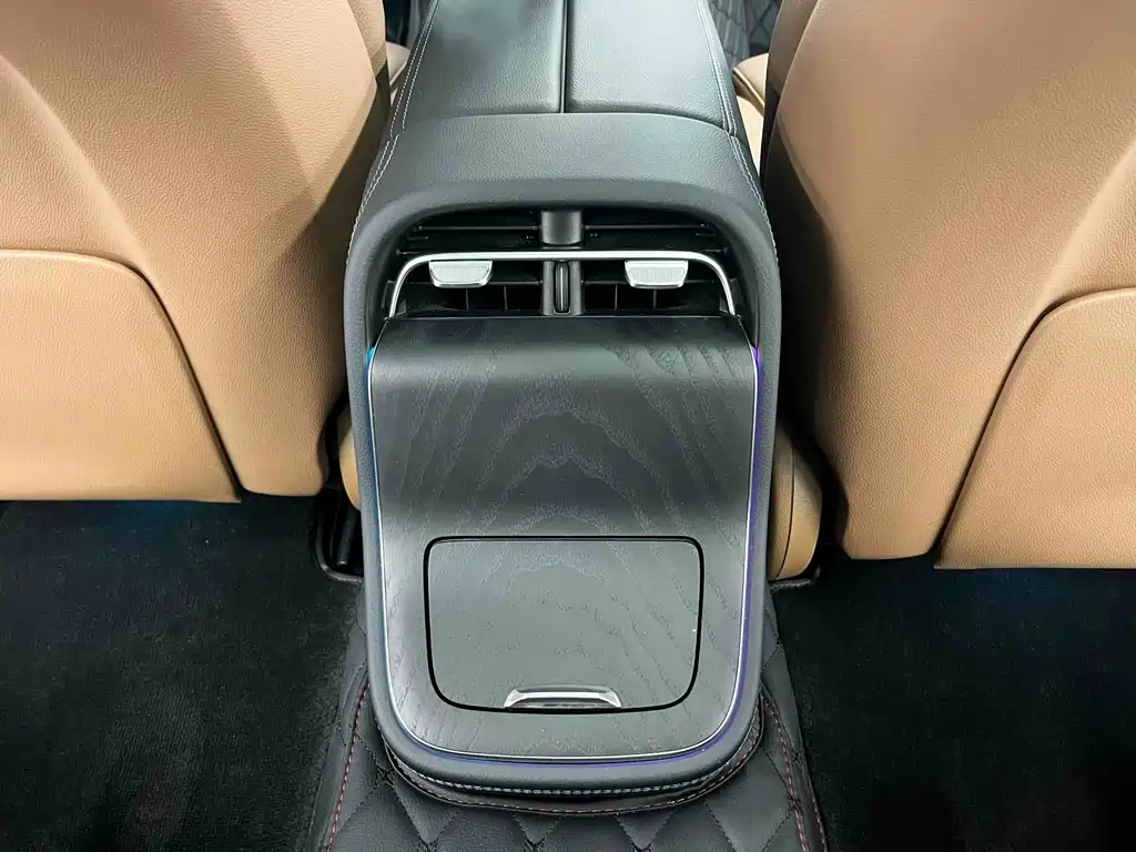 Mercedes-Benz E-Class 2025 — фото 15