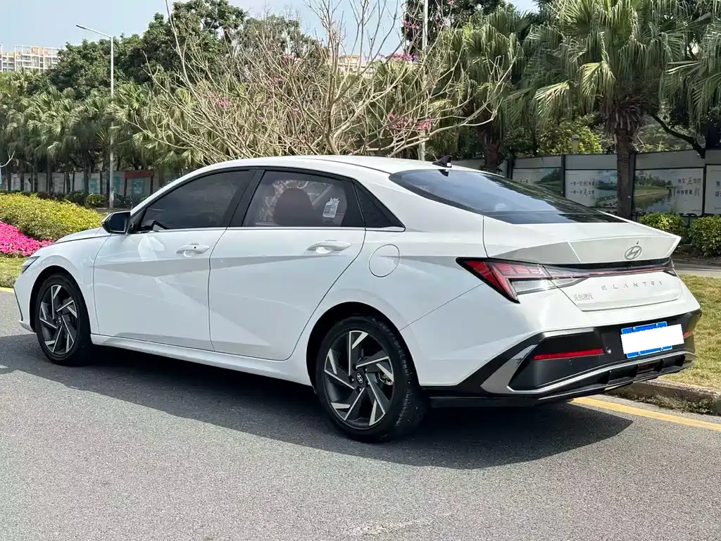 Hyundai Elantra 2024