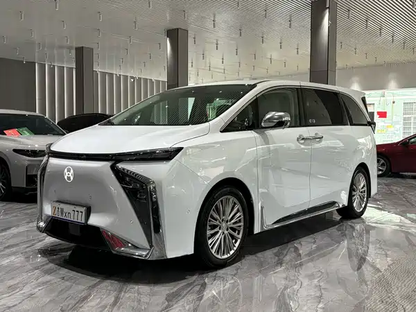 Hycan V09 2024