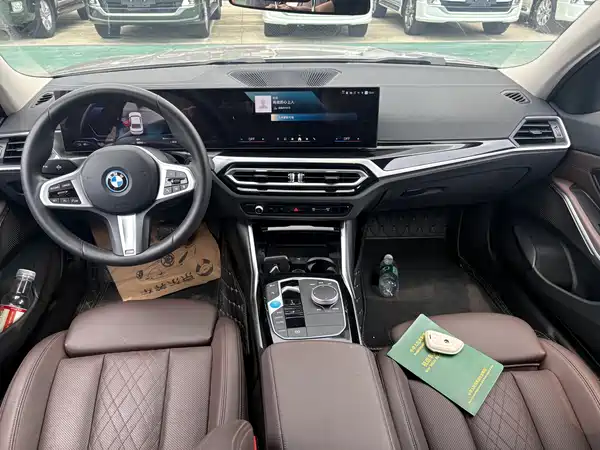 BMW i3 2024