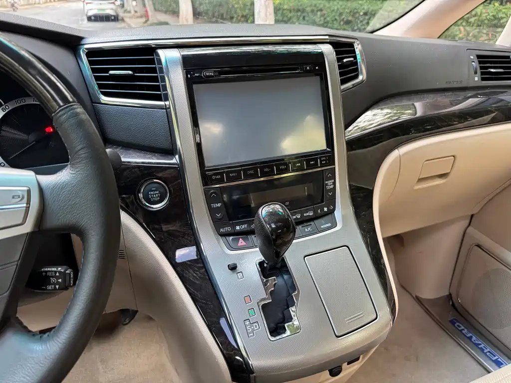 Toyota Alphard 2016 — фото 11