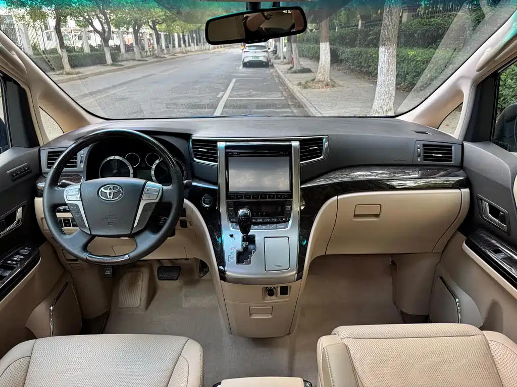Toyota Alphard 2016 — фото 14