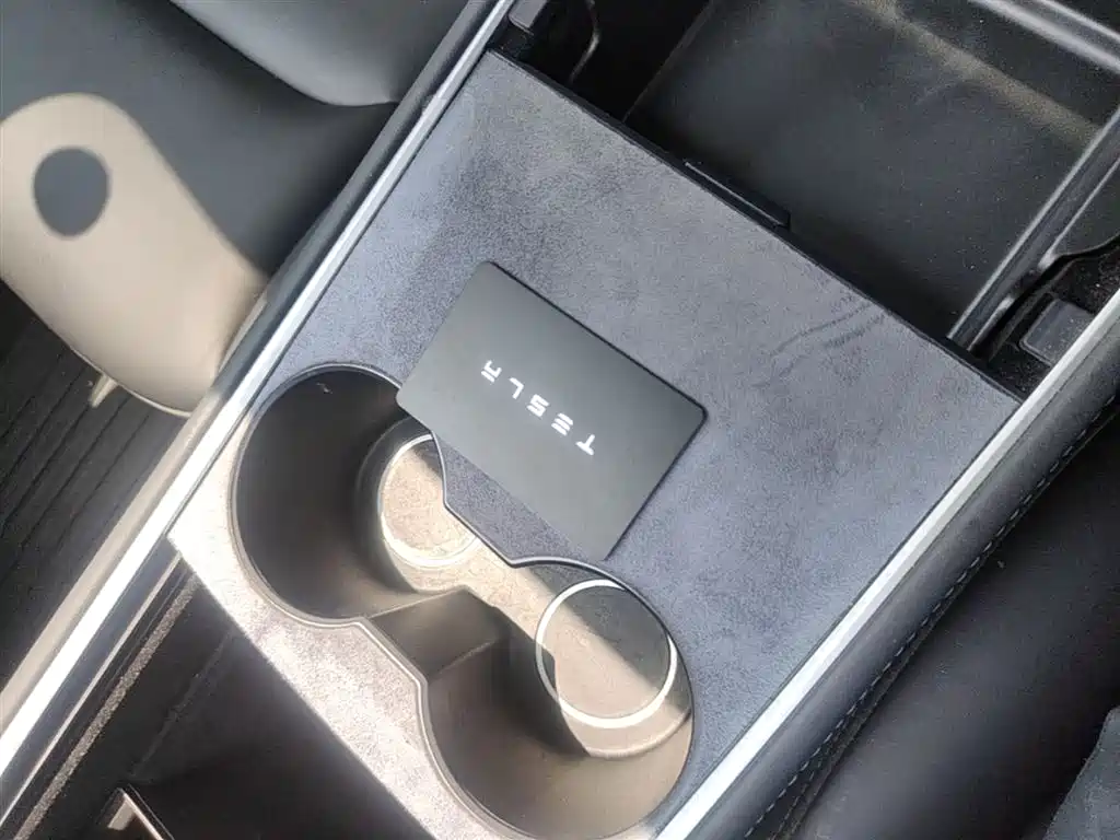 Tesla Model Y 2022 — фото 9
