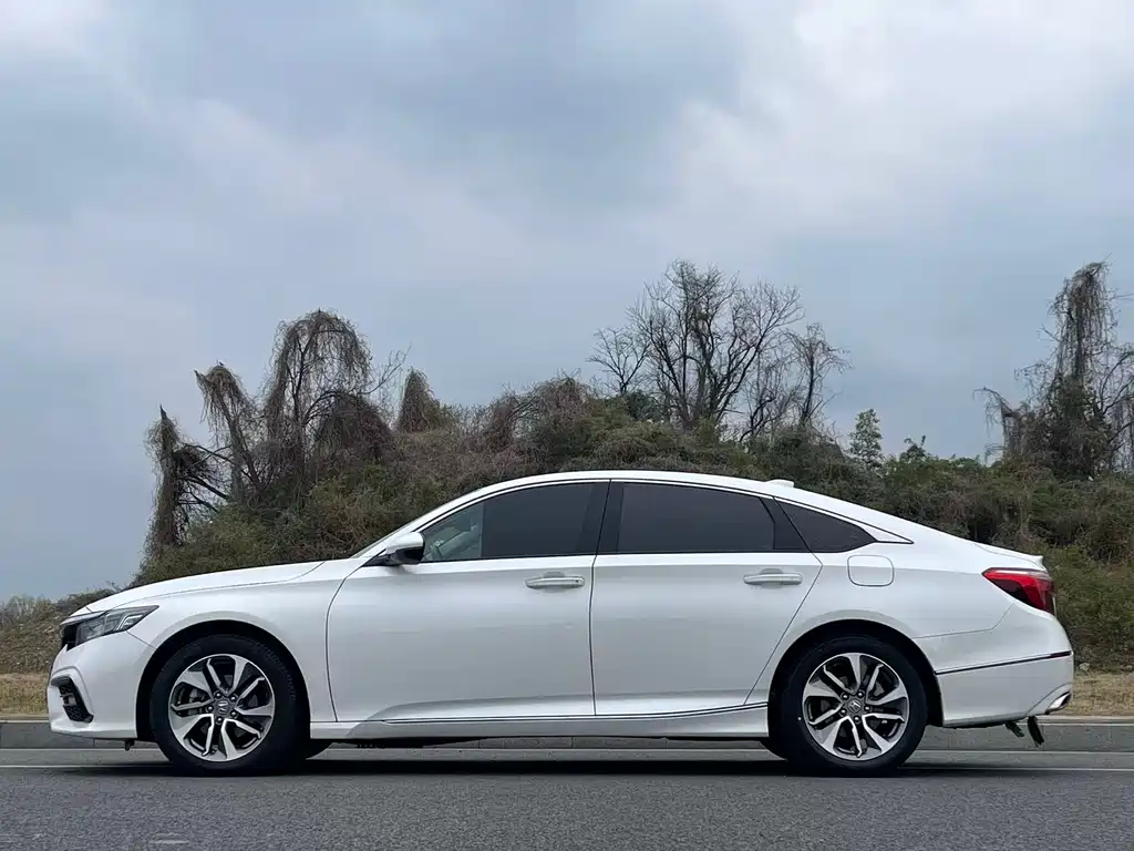 Honda Inspire 2019 — фото 22