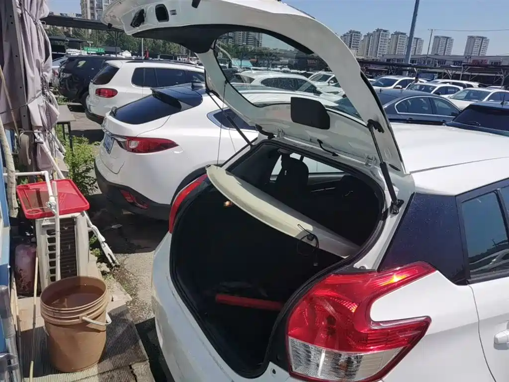 Toyota Yaris L 2015 — фото 19