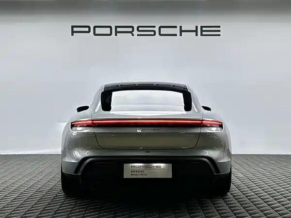Porsche Taycan 2021
