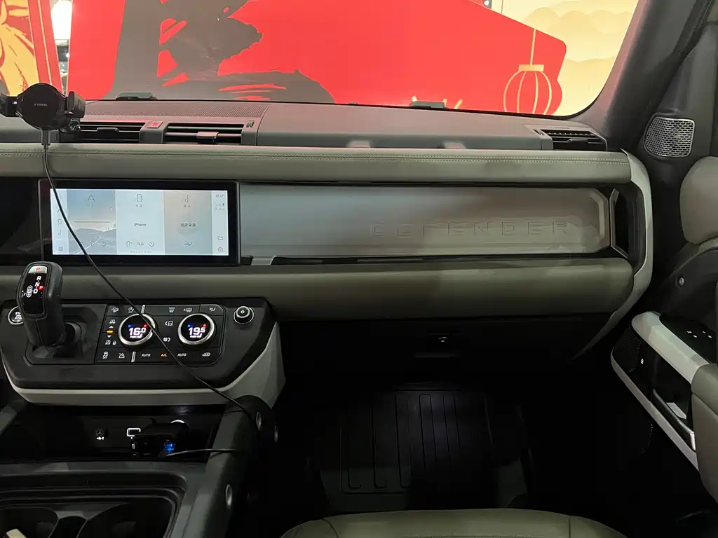 Land Rover Defender 2020 — фото 10
