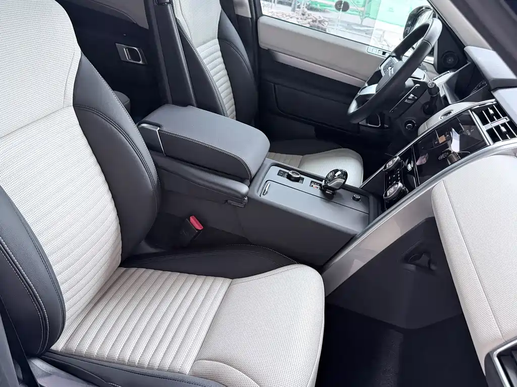Land Rover Discovery 2023 — фото 16
