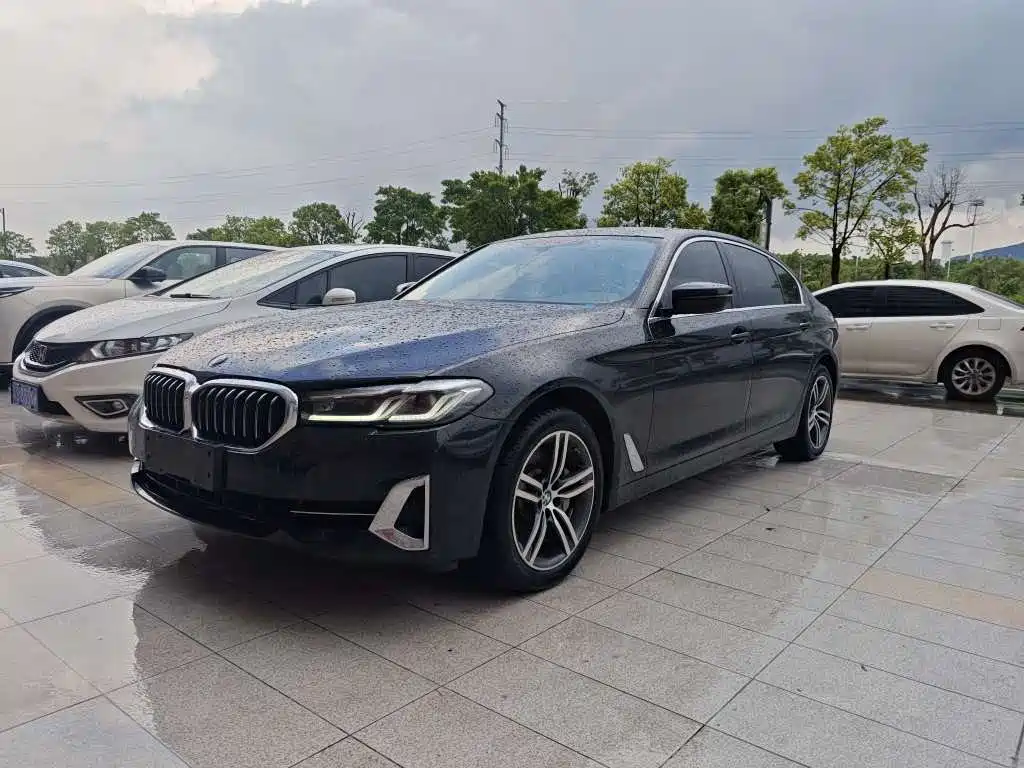 BMW 5 Series 2022 — фото 1
