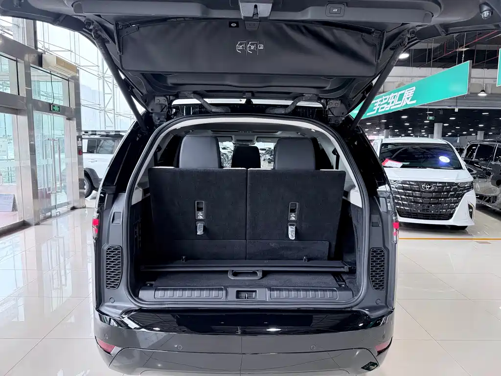 Land Rover Discovery 2023 — фото 20