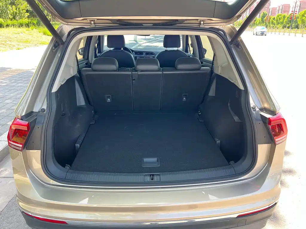 Volkswagen Tiguan L 2017 — фото 20