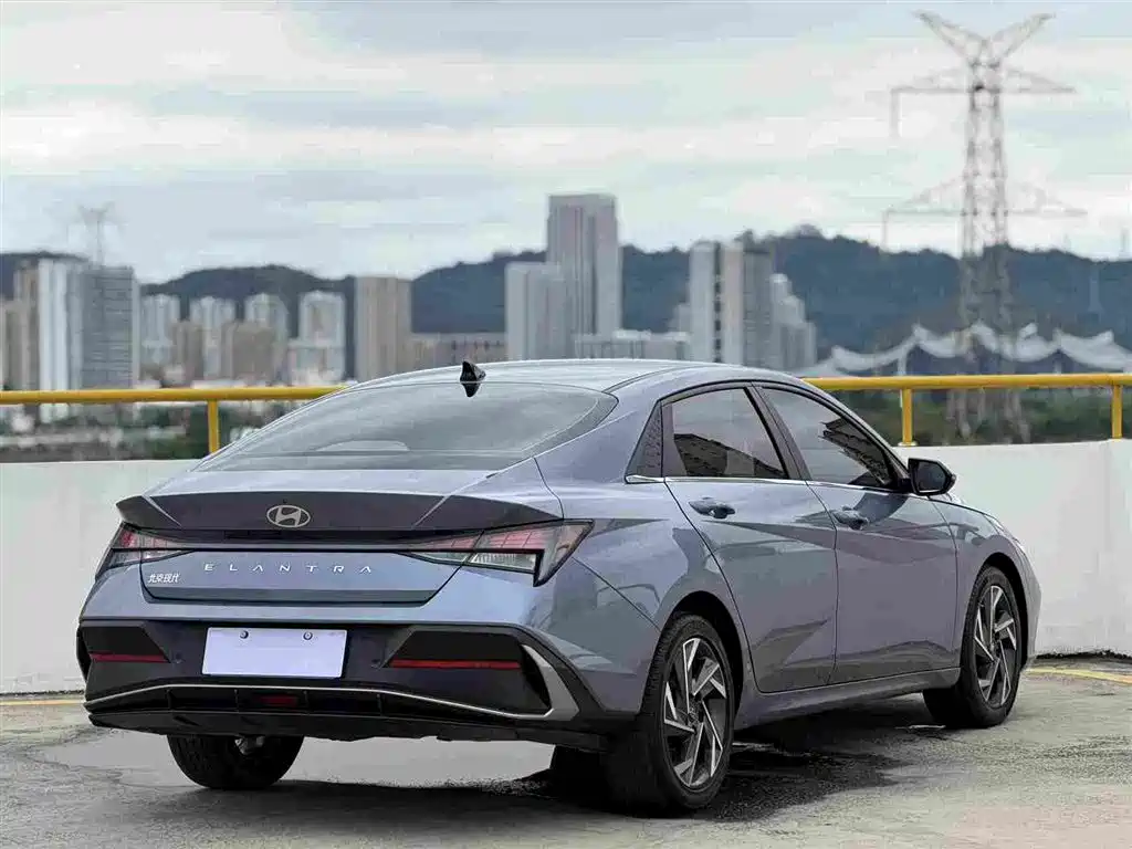 Hyundai Elantra 2024