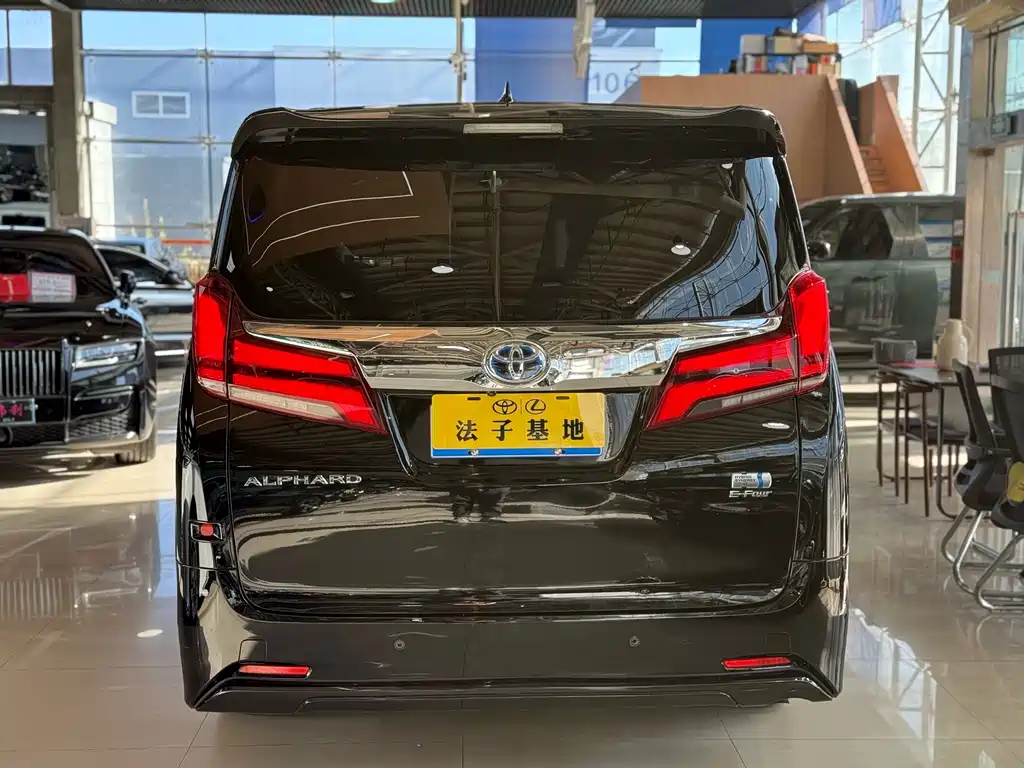 Toyota Alphard 2023 — фото 22