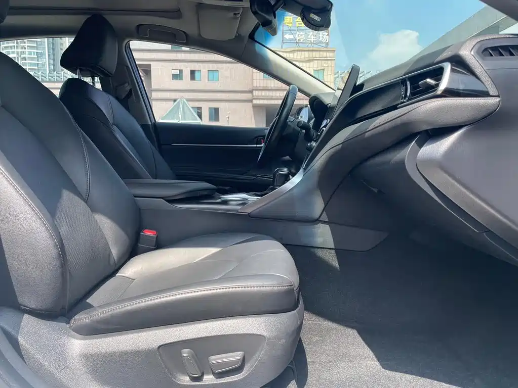 Toyota Camry 2023 — фото 12