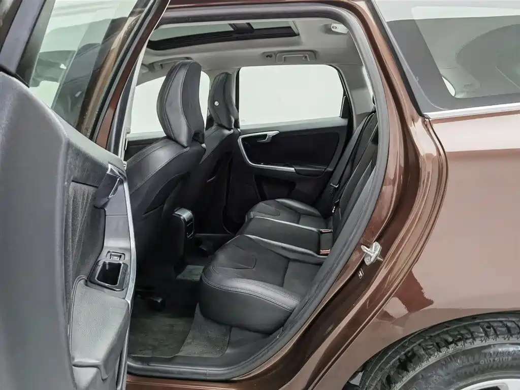 Volvo XC60 2016 — фото 15