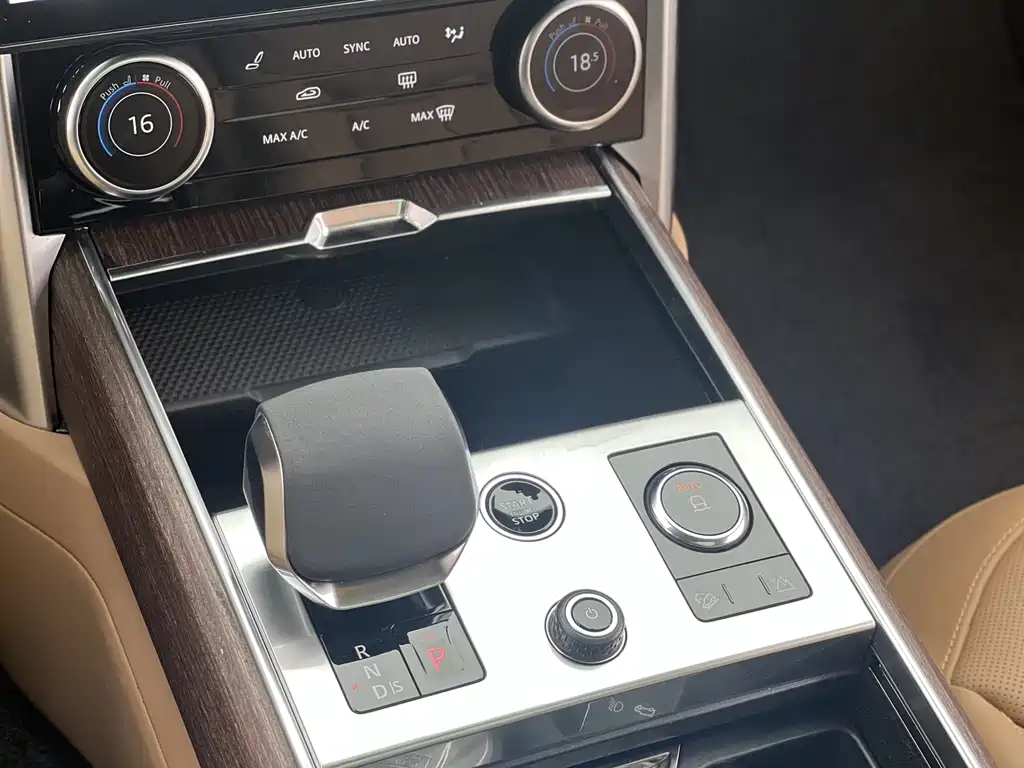 Land Rover Range Rover 2023 — фото 18