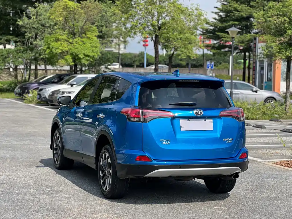 Toyota RAV4 2016 — фото 4
