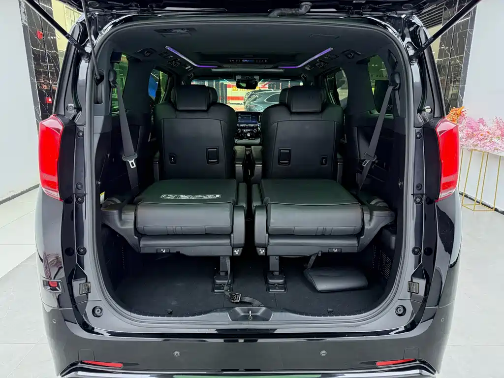 Toyota Alphard 2021 — фото 22