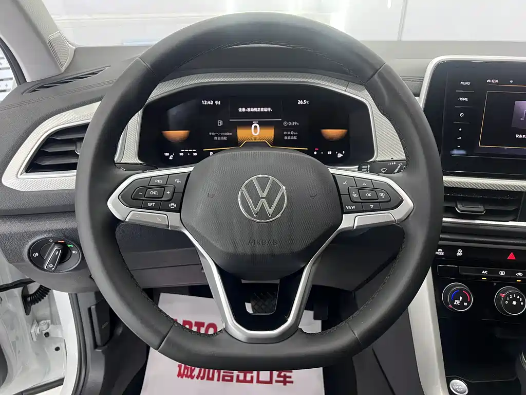 Volkswagen T-Roc 2023 — фото 11