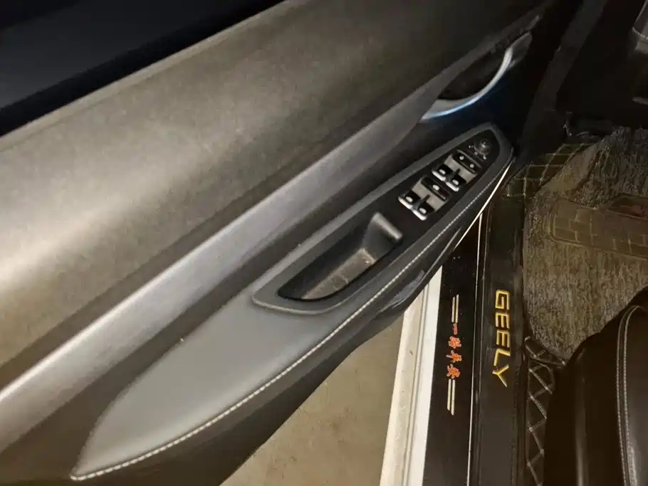 Geely Emgrand 2022
