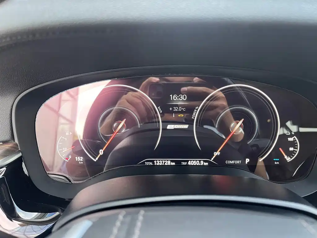 BMW 5 Series New Energy 2019 — фото 11